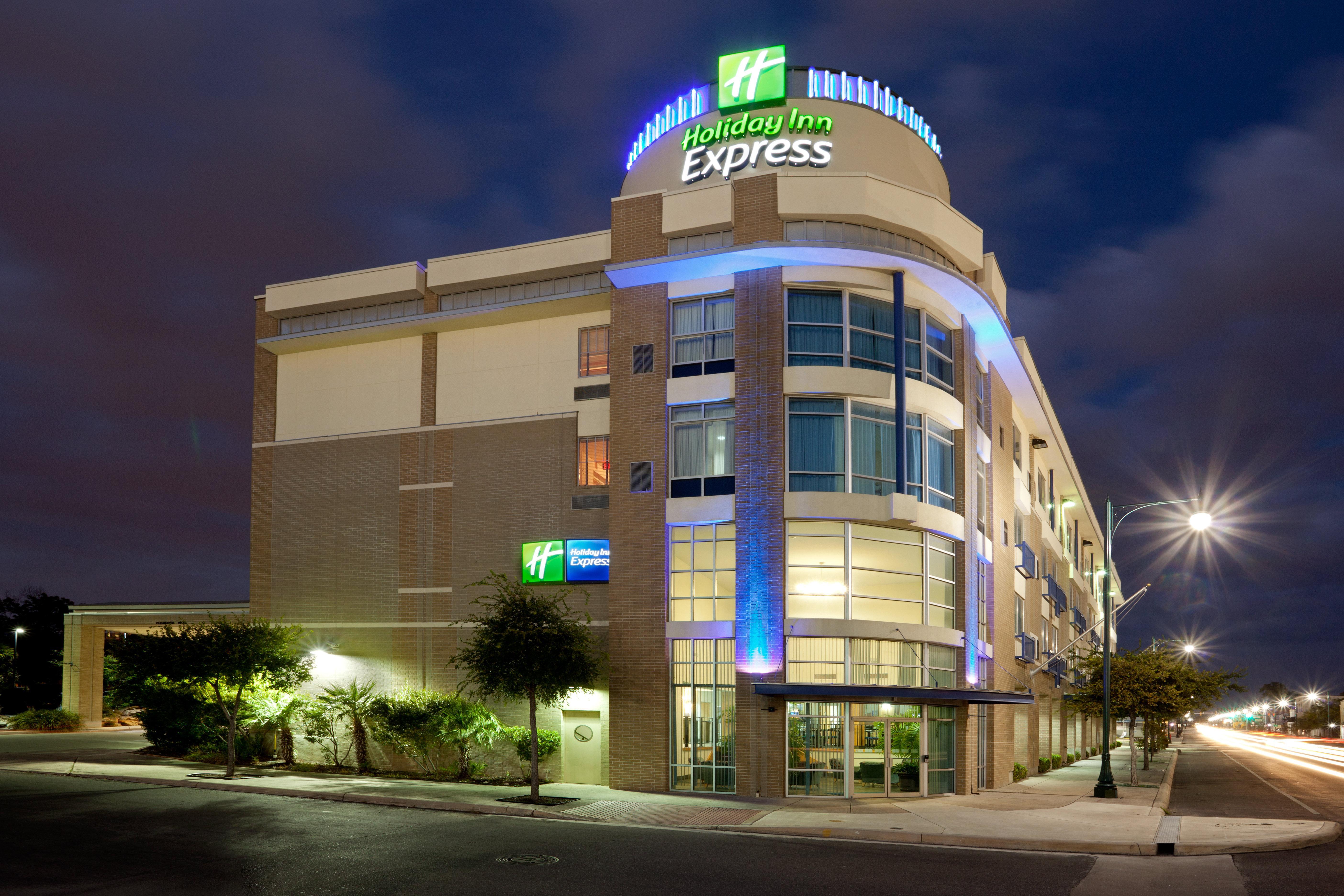 Holiday Inn Express Hotel & Suites San Antonio - Rivercenter Area By Ihg Esterno foto