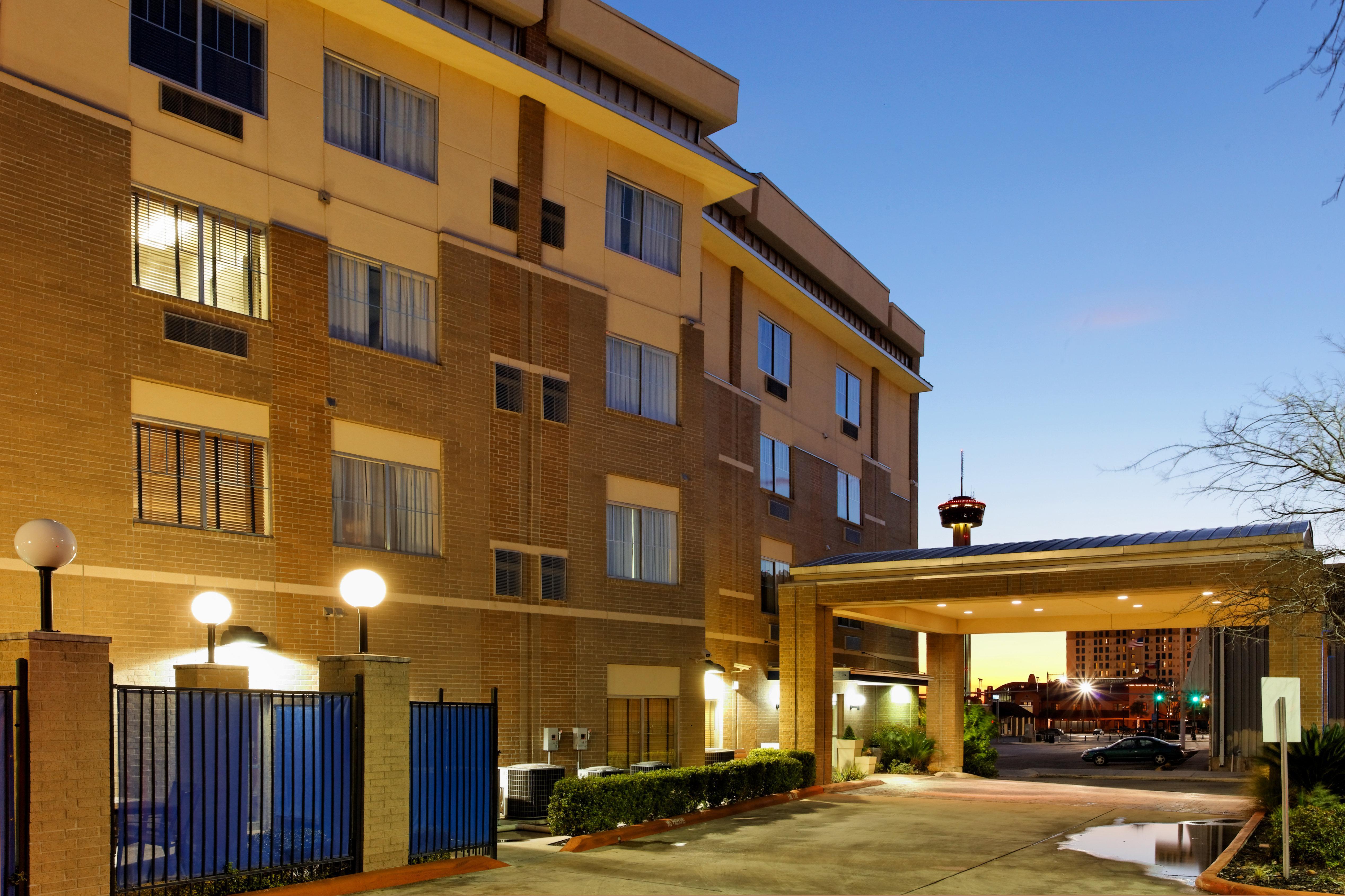 Holiday Inn Express Hotel & Suites San Antonio - Rivercenter Area By Ihg Esterno foto