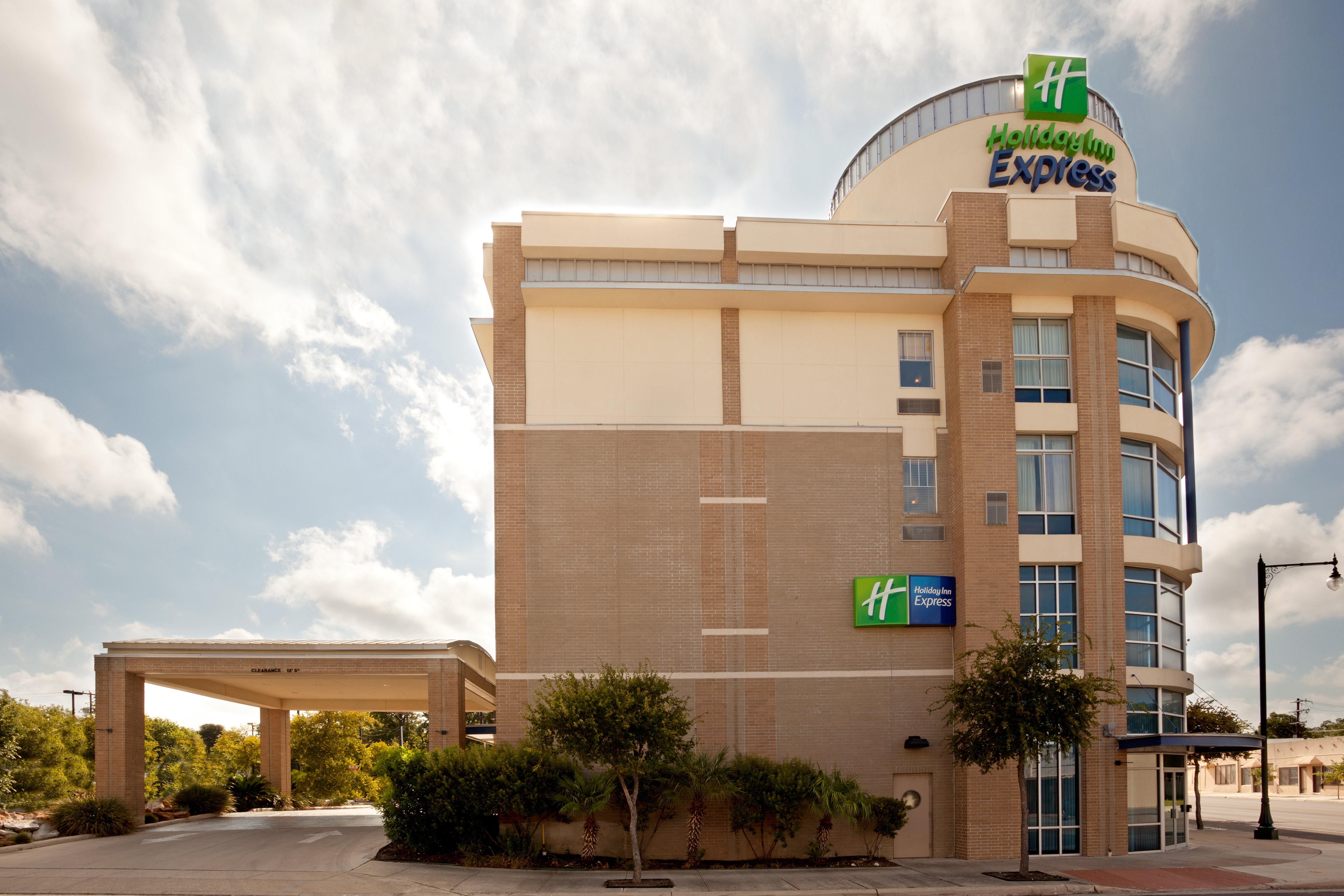 Holiday Inn Express Hotel & Suites San Antonio - Rivercenter Area By Ihg Esterno foto