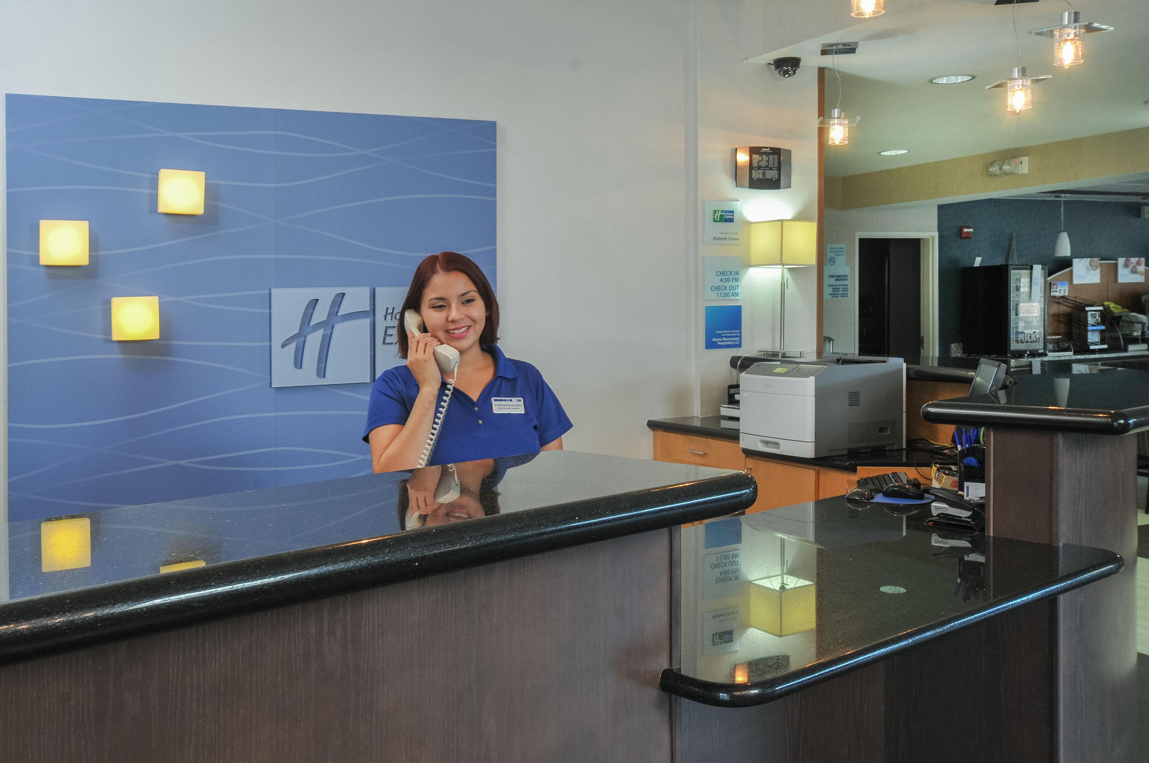 Holiday Inn Express Hotel & Suites San Antonio - Rivercenter Area By Ihg Esterno foto